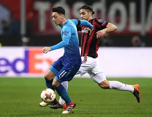 Mesut Özil, Hakan Çalhanoğlu'nu üzdü!