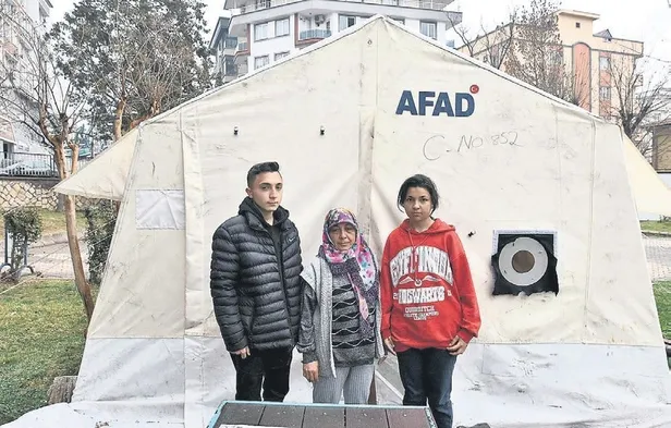 evleri-yikildi-hayalleri-yikilmadi-depremzede-uc-genc-kiz-hayallerinden-vazgecmedi-1678833426733.jpeg Evleri yıkıldı hayalleri yıkılmadı! Depremzede üç genç kız hayallerinden vazgeçmedi-2