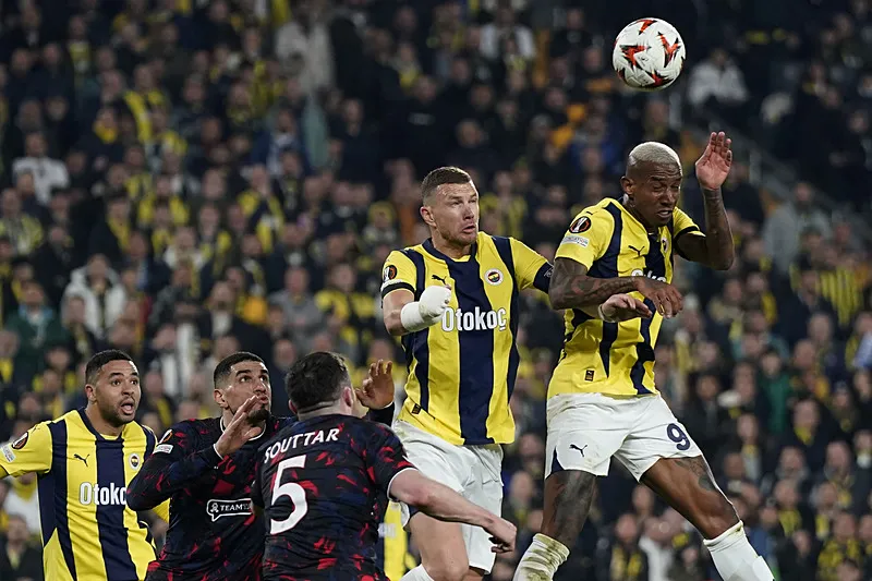 Fenerbahçe'den 18'lik yıldıza kanca! Transferde dev rakip var - 7
