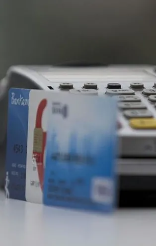 ATM fareleri kıskıvrak yakalandı! Onlarca kişinin hesabını bu yöntemle boşaltmışlar