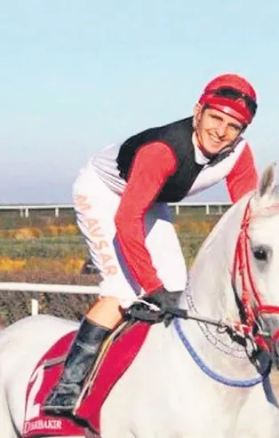 Altılı oynayan Mümin Gırız kuponu yatınca hıncını jokey  Menderes Avşar’dan çıkardı
