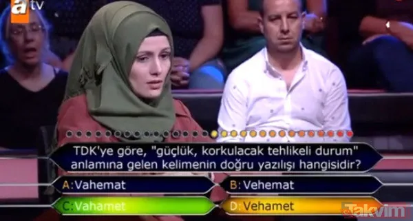 Yarışmacıya sorulan soru şu şekildeydi; "TDk'ya göre "Güçlük, korkulacak, tehlikeli durum" anlamına gelen kelimenin doğru yazılımı nedir?" Şıklar arasında...