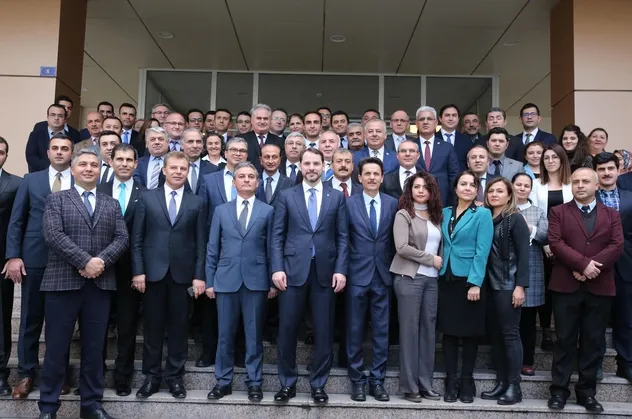 Bakan Albayrak: Fedakarca çalışan mesai arkadaşlarımızı ziyaret ettik