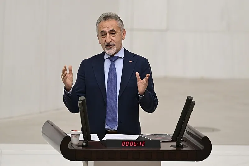 chpli-adiguzelden-imamoglu-cikisi-tepeden-asagi-bir-ahtapot-agi-gibi-1787573503584.jpeg CHP’li Mustafa Adıgüzel’den İmamoğlu ve Özel’e tepki: CHP’yi siper yaptılar-3