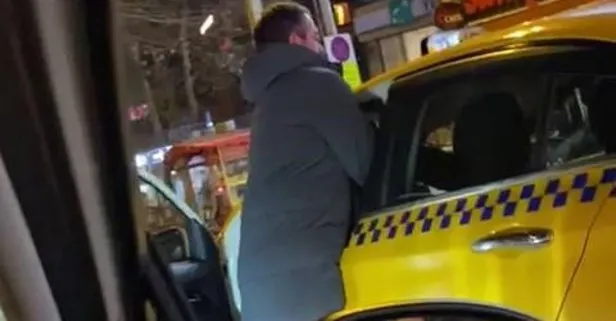 Taksi şoförü ile yolcunun kavgası kamerada: Seni almak zorunda mıyım oğlum