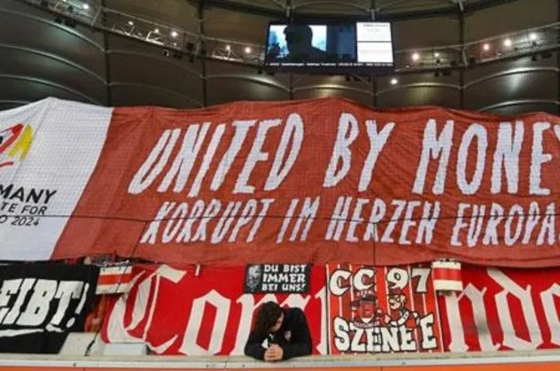 Alman taraftarlar: Federasyonumuz UEFA'ya rüşvet verdi