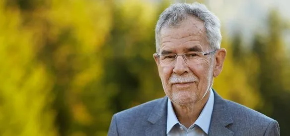Avusturya'da cumhurbaşkanlığı seçimini Yeşiller Partisi'nin adayı Alexander Van Der Bellen yüzde 53,8 oyla kazandı.
