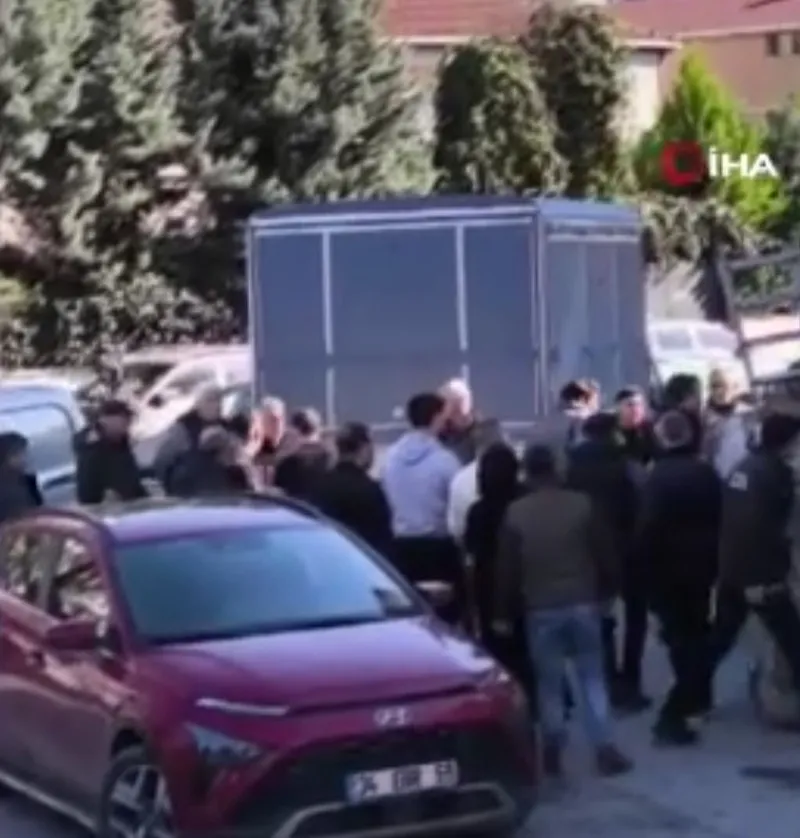 madde-bagimlisi-sahis-polislere-satirla-saldirdi-6-yarali-1771081982445.jpeg Madde bağımlısı şahıs polislere satırla saldırdı: 6 yaralı-2