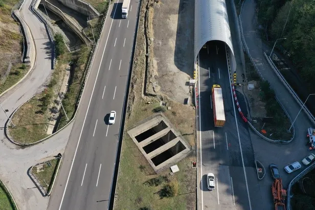 bolu-dagi-tuneli-torenle-hizmete-acildi-tunelin-toplam-uzunlugunu-3-bin-115-metreye-cikarildi-1699353942614.jpeg Bolu Dağı Tüneli törenle hizmete açıldı! Tünelin toplam uzunluğunu 3 bin 115 metreye çıkarıldı-10