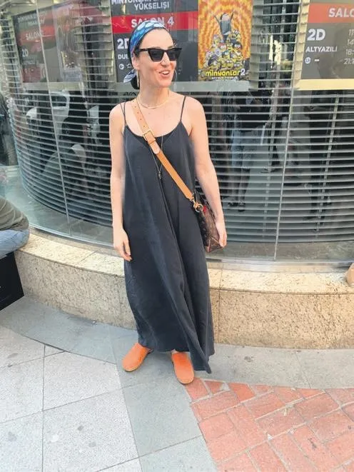 mikanosta-20-bin-euroya-ev-tutmuslardi-serenay-sarikaya-ile-umut-evirgen-tatilcilere-fena-yakalandi-1657480559896.jpeg Mikanos'ta 20 bin Euro'ya ev tutmuşlardı! Serenay Sarıkaya ile Umut Evirgen tatilcilere fena yakalandı-15