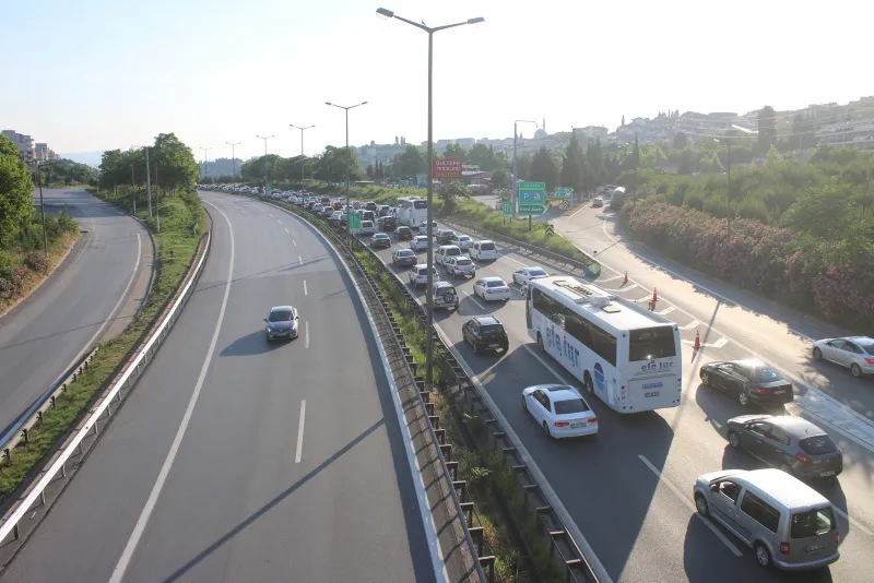 Bayram tatili dönüş trafiği başladı - 1