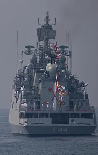 Hindistan, Körfez bölgesine iki savaş gemisi sevk etti