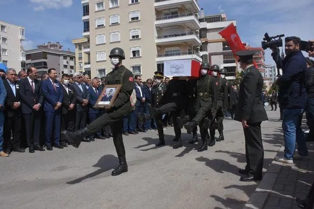 baskan-recep-tayyip-erdogandan-sehit-piyade-astegmen-abdullah-kursat-kupsenin-ailesine-taziye-mesaji-1648999985524.jpeg Başkan Recep Tayyip Erdoğan'dan şehit Piyade Asteğmen Abdullah Kürşat Kupşen'in ailesine taziye mesajı-3