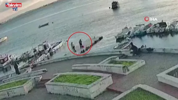 Pendik’te vicdanları sızlatan olay: Kediye tekme atıp denize fırlattı