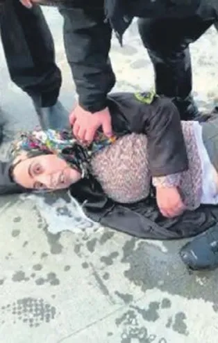 İstanbul Üsküdar'da can pazarı! Denize düşen talihsiz kadın son anda kurtarıldı