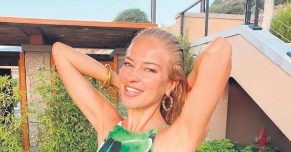 burcu esmersoy dan bikinili poz takvim