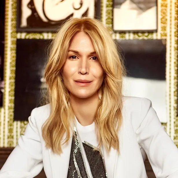 Derin Mermerci’nin kalbi de güzel! Sokağa atılan hayvana annelik yapacak-4