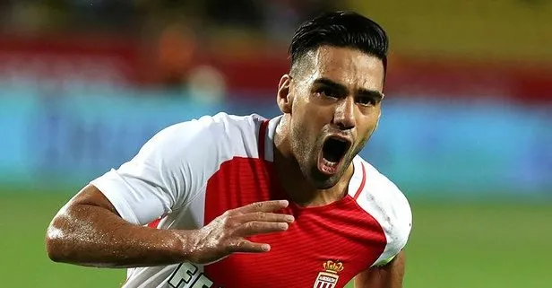 Falcao’yu taraftar ikna etti