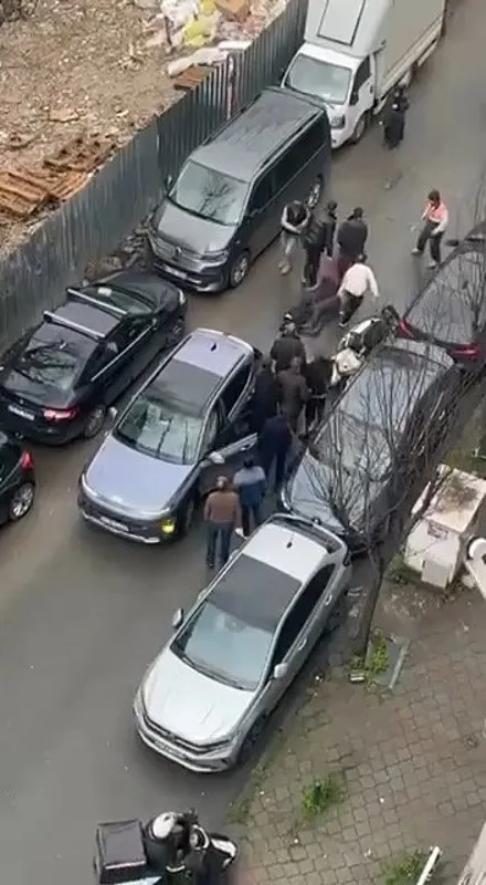 besiktastaki-park-yeri-cinayetinde-yeni-detay-sok-ifade-silah-izmirli-doktorun-cikti-dayak-yemekten-korktum-at-1771143176407.jpeg Beşiktaş'taki "park yeri" cinayetinde yeni detay ve "pes" dedirten ifade! Silah İzmirli doktorun çıktı | "Dayaktan korktum ateş açtım"-5