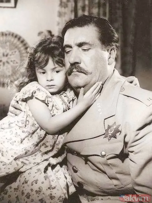 50 yıllık sanat hayatı 500’e yakın film! Yeşilçam’ın pala bıyıklısı Hulusi Kentmen’in gerçek mesleği şaşırttı! Meğer oyunculuktan önce... - 7