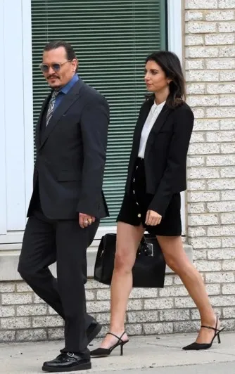 amber-heardun-kirli-camasirlari-ortaya-cikmisti-olay-davanin-ardindan-johnny-depp-avukat-askindan-ayrildi-cidd-1667718081269.jpg Amber Heard'ün kirli çamaşırları ortaya çıkmıştı... Olay davanın ardından Johnny Depp avukat aşkından ayrıldı: "Ciddi ilişki ona uygun değil"-10