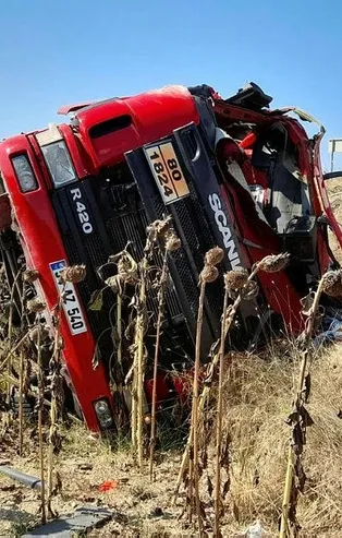 Son dakika: Silivri'de feci kaza! Kontrolden çıkan tanker devrildi