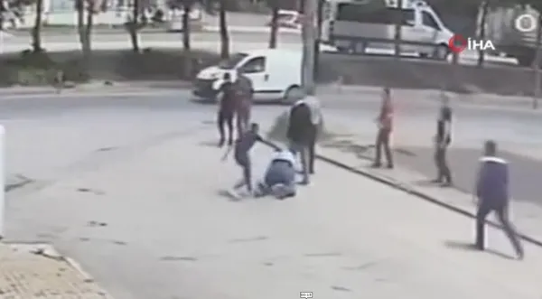 izin-belgesi-olmadigini-soyleyen-iki-kisi-taksiciyi-darbettti-1620111650532.jpg İzin belgesi olmadığını söyleyen iki kişi taksiciyi darbettti bıçakladı-4