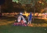 Depremden tedirgin olan İstanbullular çadır kurarak parklarda yattılar