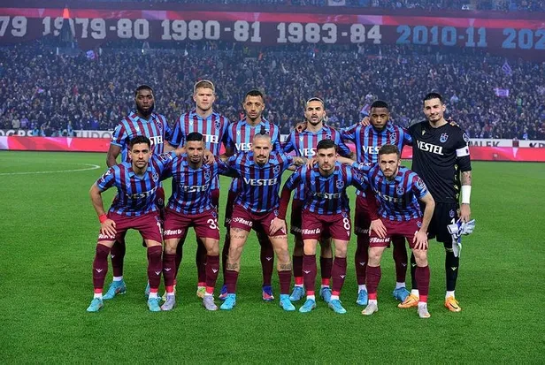 trabzonsporun-hocasi-abdullah-avci-karagumruk-beraberligi-sonrasi-konustu-sampiyon-gibi-oynadik-1650061187604.jpeg Trabzonspor'un hocası Abdullah Avcı Karagümrük beraberliği sonrası konuştu: Şampiyon gibi oynadık-4