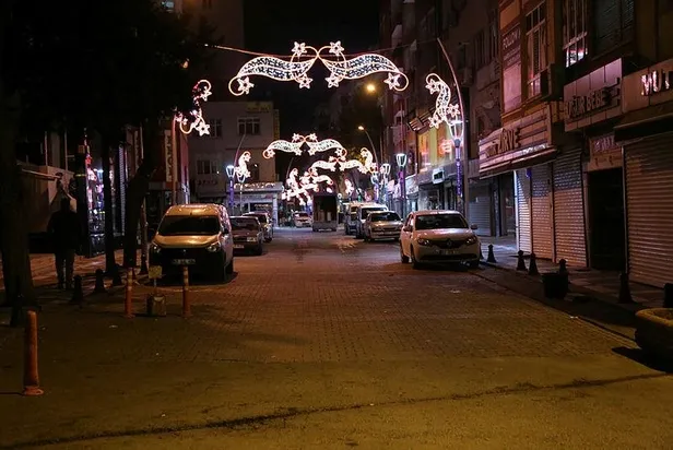 son-dakika-turkiye-genelinde-sokaga-cikma-kisitlamasi-basladi-saat-kaca-kadar-surecek-hangi-isletmeler-acik-olacak-1606061240149.jpeg Son dakika: Sokağa çıkma kısıtlaması başladı! Saat kaça kadar sürecek? Hangi işletmeler açık olacak? İşte tüm detaylar-2