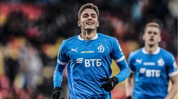 zakharyan-heyecani-cimbom-rus-yildiz-icin-kulubu-dinamo-moskova-ile-anlasmaya-vardi-1676767441542.jpeg