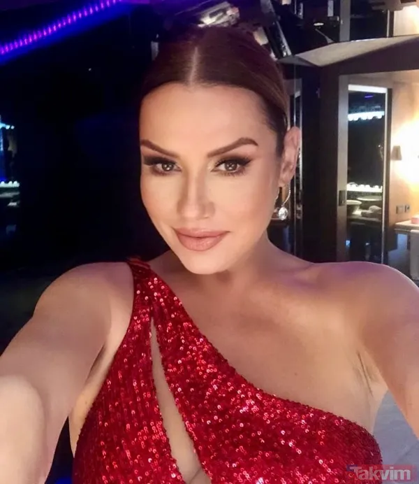 Deniz Seki’nin zil zurna çıktığı sahnede eli ayağına dolaştı! Ayakta durmakta zorlanan Deniz dinleyicilerini şaşkına çevirdi - 21