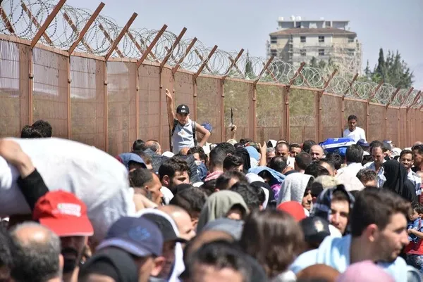 Suriyeliler sınır kapısına akın etti-2