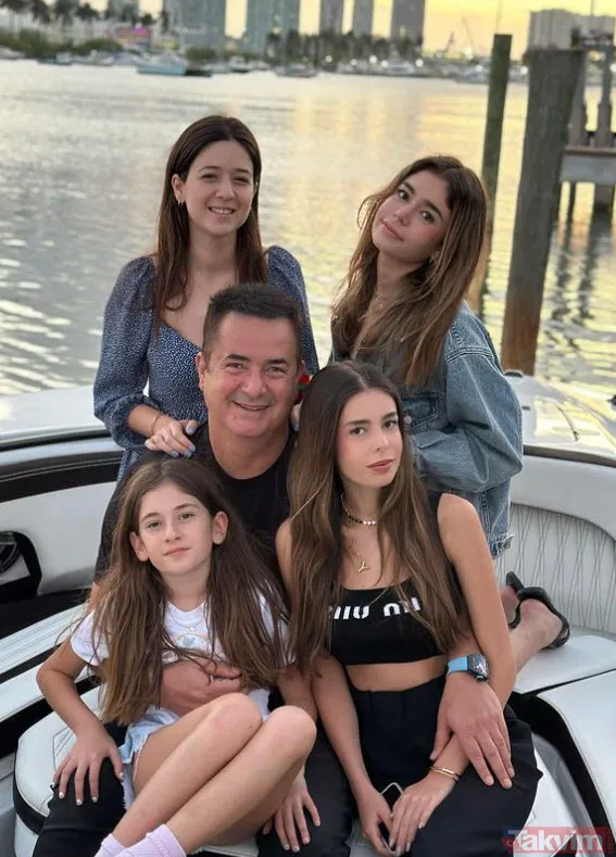 Acun Ilıcalı'nın milyon TL'lik bayram fotoğrafı! 4 kızıyla fotoğraf paylaştı Yasemin'in üzerindekiler dudak uçuklattı "Hayata 25-0 başlayan çocuklar" - 7