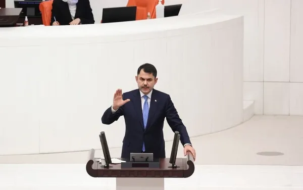 1639306628845.jpg Bakan Kurum Meclis'te HDP'li vekillerin yüzüne vurdu: Siz yaktınız biz yeniden inşa ettik-3
