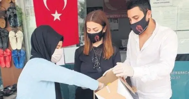 Alkışlar Lara’ya! İhtiyaç sahipleri için kapı kapı dolaşarak erzak paketi dağıttı