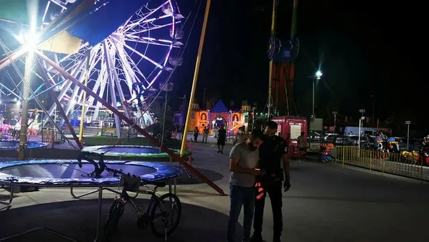 mugla-marmariste-dehset-lunaparki-pompali-tufekle-bastilar-1625348463387.jpeg Muğla Marmaris'te dehşet! Lunaparkı pompalı tüfekle bastılar-1