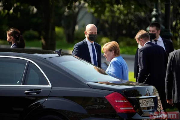 SON DAKİKA: Rusya Devlet Başkanı Putin Almanya Başbakanı Angela Merkel'e çiçek verdi - 3