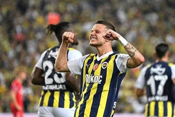 kadikoyde-gol-yagmuru-fenerbahce-hollanda-temsilcisi-twenteyi-5-1-maglup-etti-1692915304551.jpeg