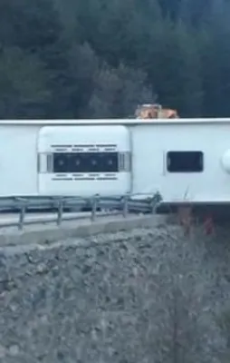 Yolcu otobüsü devrildi! Ölü ve yaralılar var