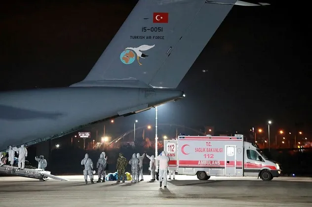 Koronavirüsle mücadelede en büyük tahliye operasyonu Türkiye'den