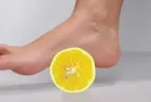 Ne işe yaradığını öğrenince şok olacaksınız! Bunu kimse bilmiyordu! Ayağınızın altına tuzlu limon sürüp uyursanız....