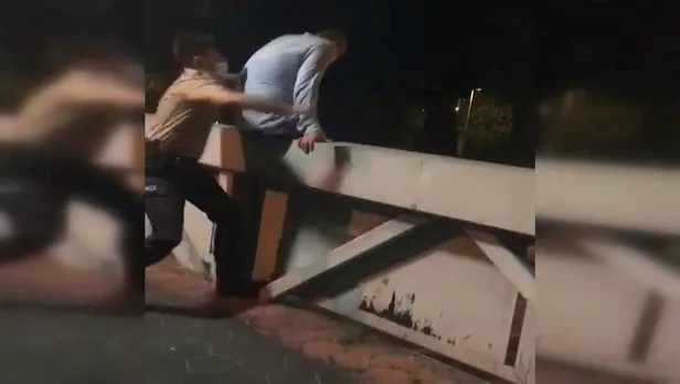 Küçükçekmece'de korku dolu anlar: Üst geçitte intihara kalkışan kişiyi bekçiler kurtardı! O anlar kamerada-3
