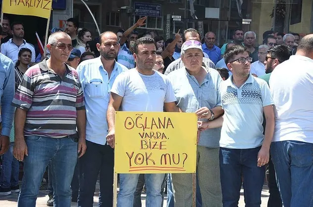Torbalı'da işten çıkarılan işçiler eylem yaptı: Oğluna var da bize yok mu?