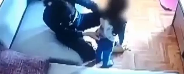 Özge Özpirinçcinin 2 yaşındaki yeğenine uygulanan şiddetin görüntüleri ortaya çıktı