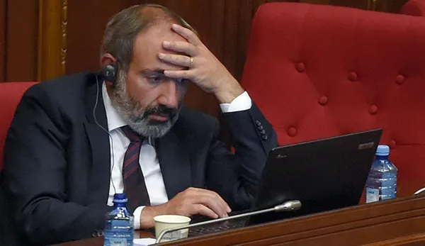 son-dakika-ermenistanda-muhalefetin-istifa-etmesini-bekledigi-basbakan-nikol-pasinyan-3-gunluk-yas-ilan-etti-1607942806871.jpg