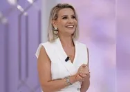 ATV ESRA EROL SON BÖLÜM İZLE! 18 yıllık eşinden halasının evli olan oğluna kaçtı... Canlı yayında büyük yüzleşme