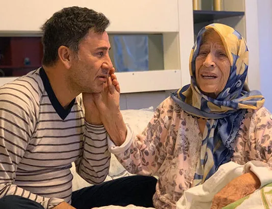 Son dakika: Ünlü türkücü İzzet Yıldızhan annesi vefat etti!-1