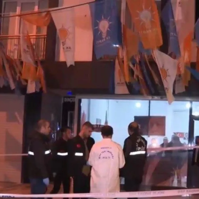 AK Partiye peş peşe silahlı saldırılar! Önce Adana Çukurova şimdi de Bahçelievler Kocasinan ve Kuleli: 5 kovan isabet eden 4 mermi...