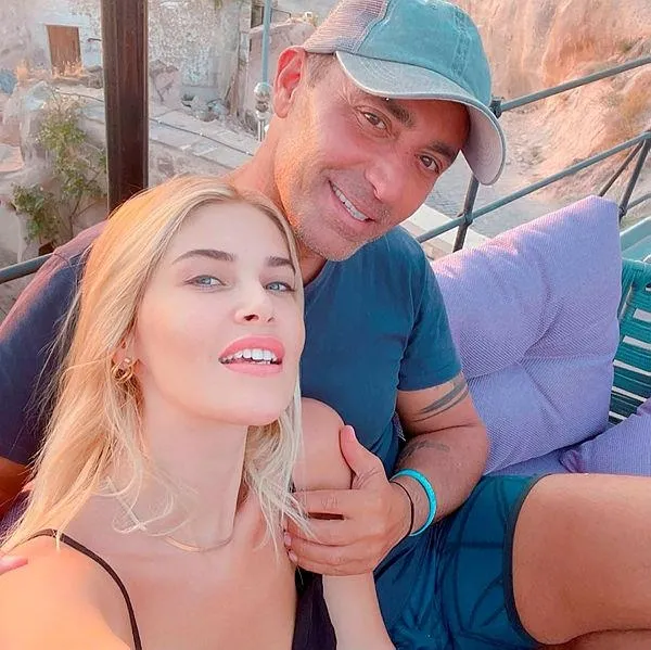 melis-ile-mustafa-sandal-90-milyon-liralik-evlerinin-restorasyonu-icin-kesenin-agzini-acti-1666475801068.jpeg Melis ile Mustafa Sandal 90 milyon liralık evlerinin restorasyonu için kesenin ağzını açtı!-2